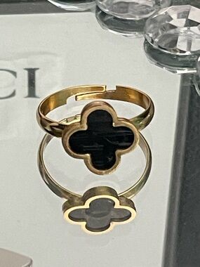 ✨Gold-Tone Black Clover Flower Adj Ring✨NEW